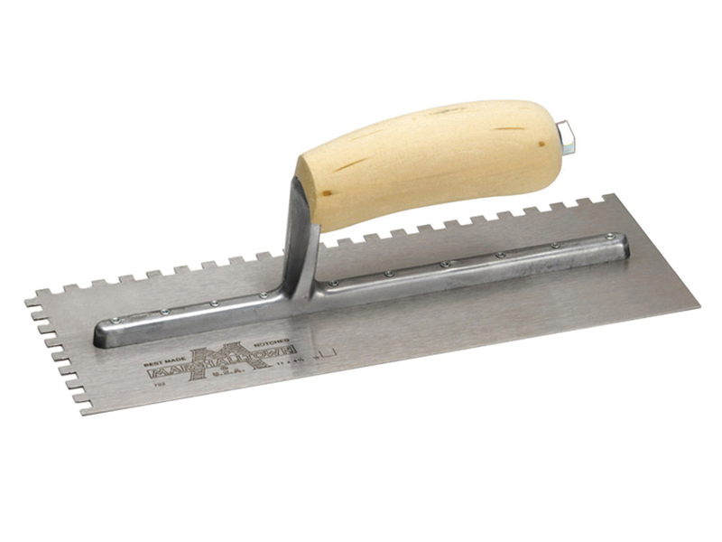 M/T702S - M702S Notched Trowel Square 1/4in Wooden Handle 11 x 4.1/2in