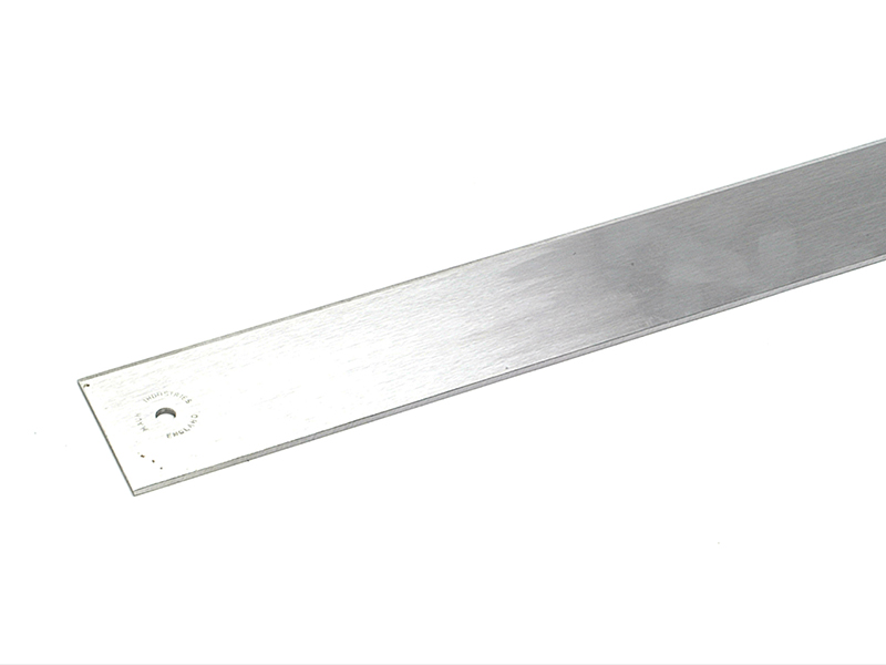 MAU17001 - Carbon Steel Straight Edge 100cm (40in)