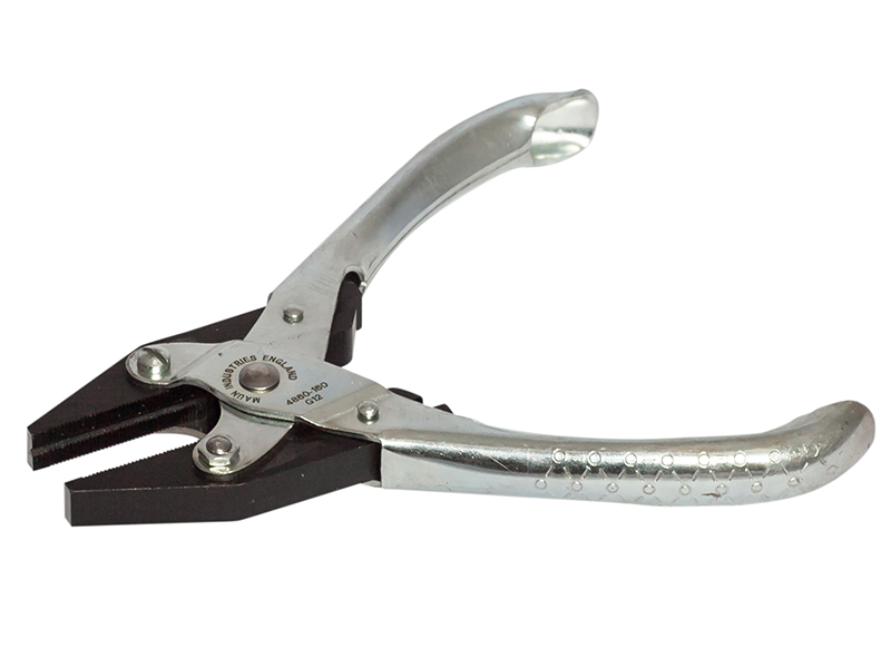 MAU4860160 - Flat Nose Pliers Serrated Jaw 160mm (6.1/4in)
